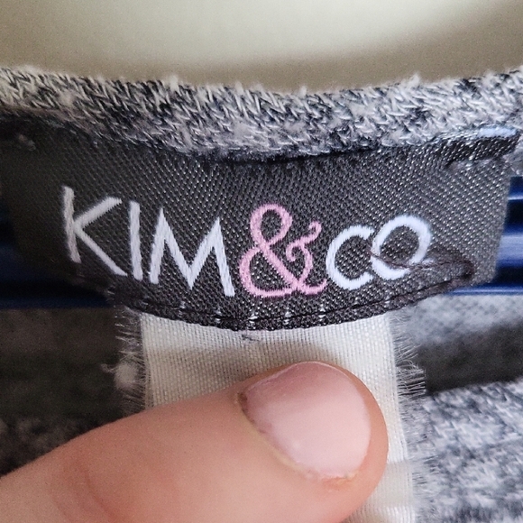 Trendy Gray Sleeveless Top – Comfortable, Stylish & Perfect for Any Occasion! - Picture 2 of 6